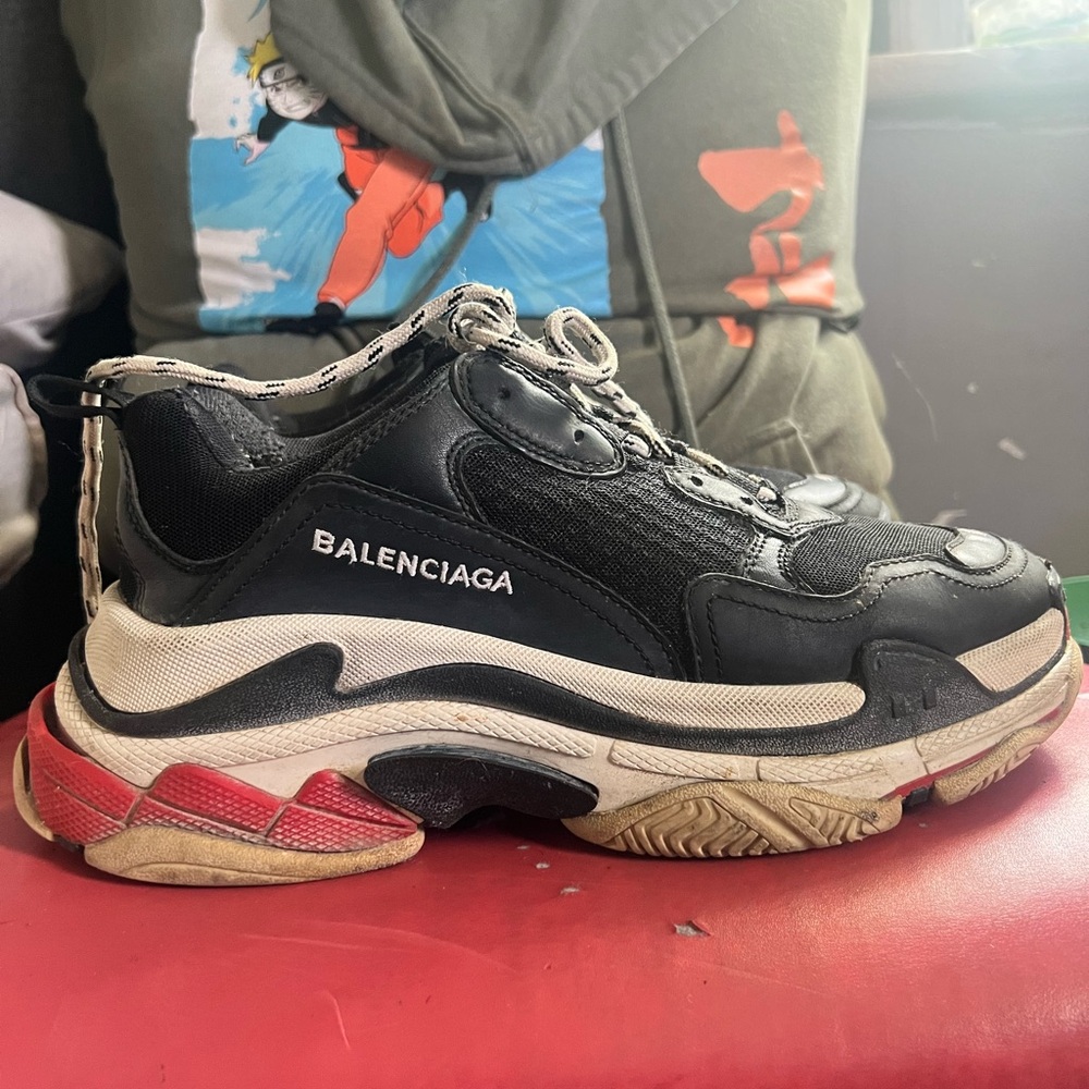 BALENCIAGA TRIPLE S (Black, white and red) size 9 Mens US, size 41 EURO